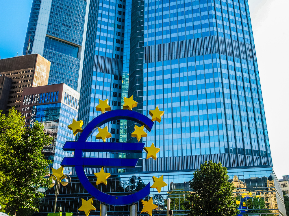 Sky News: The pessimistic outlook for the economy supports the euro’s drop below parity with the dollar