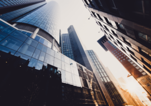 CRE 关键主题 2024 年-过渡之年