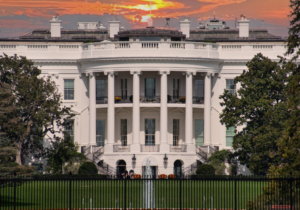 拜登退出美国大选没有改变我们对本次选举的情景预测