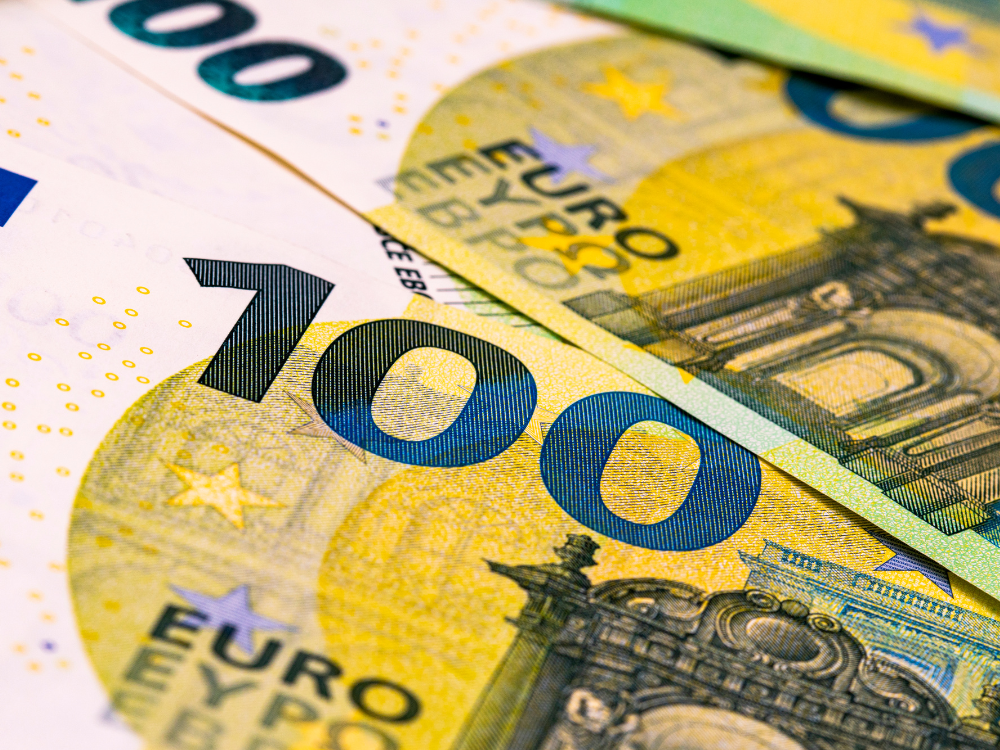 Euro zone business growth stalls in July, PMIs show