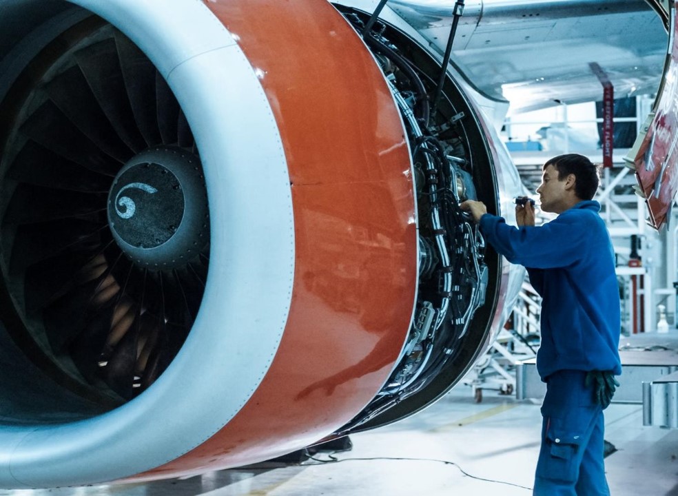 Manufacturing airplane