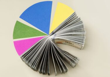 US dollar in a pie chart sympolising the US economy