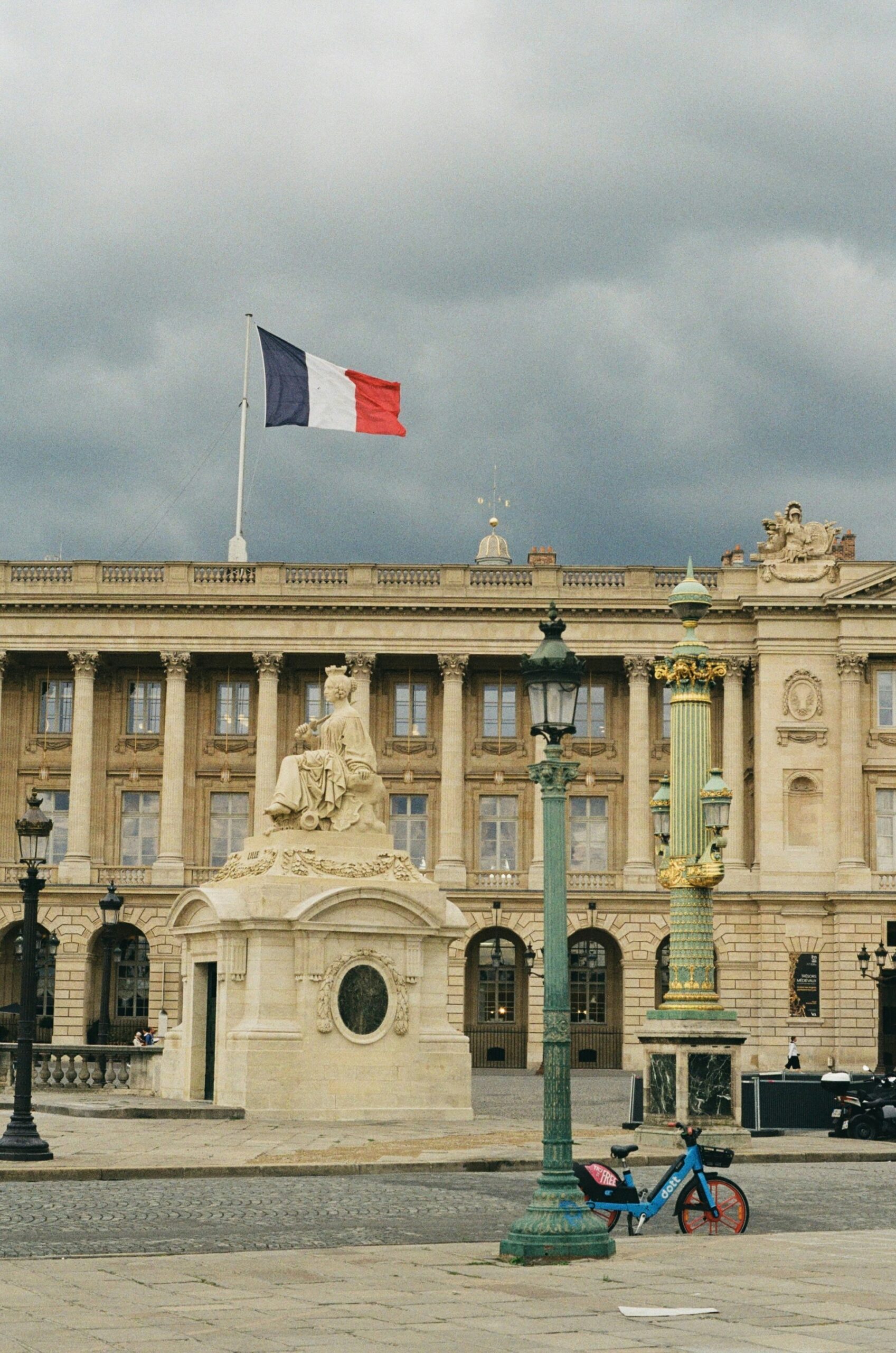 Imminent French government collapse means deficit will stay high